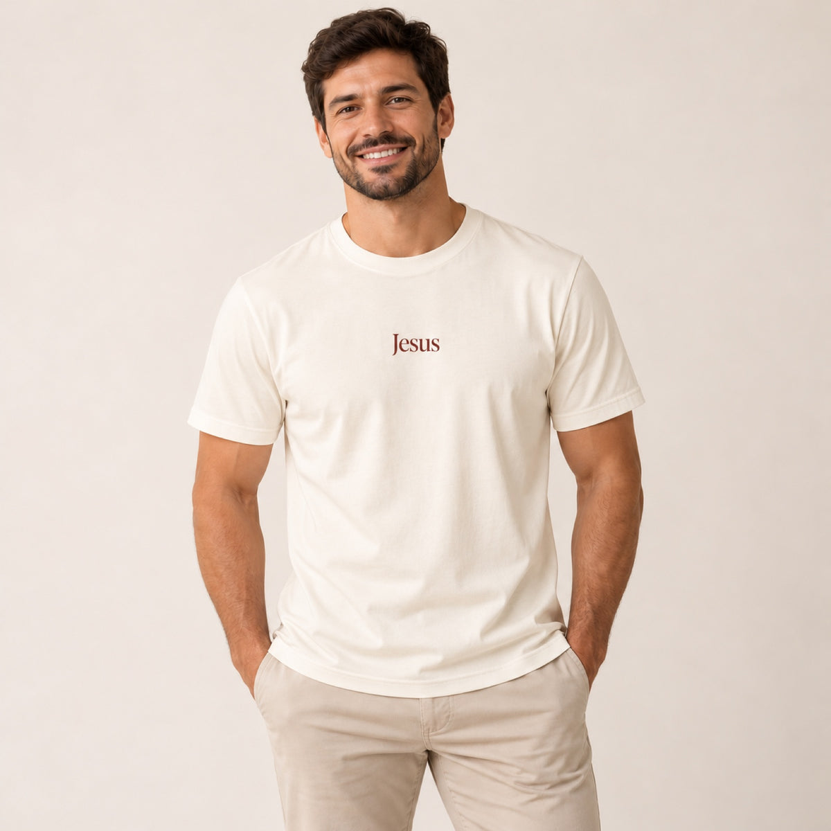 Camiseta Básica Jesus – Off-white – vestida
