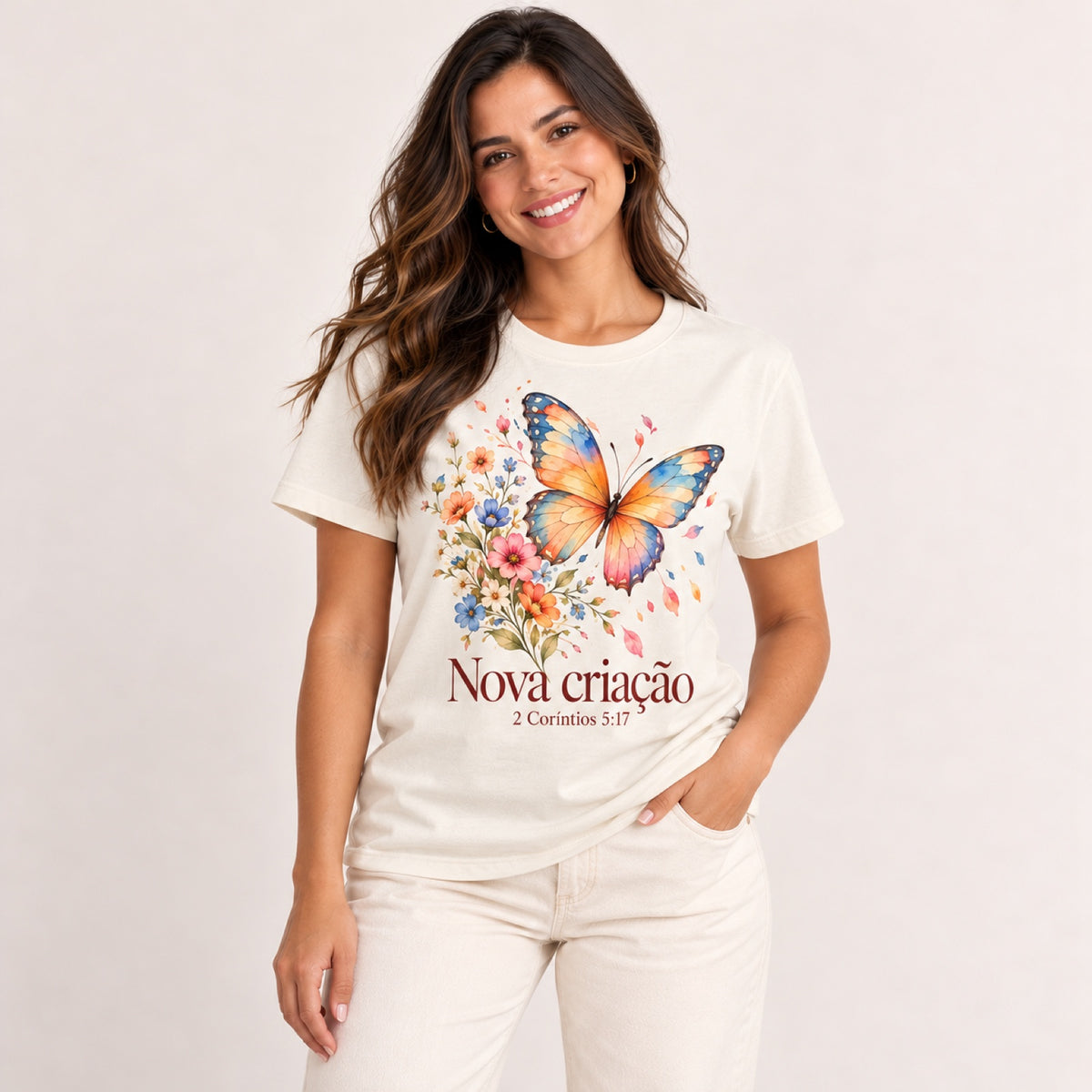 Baby Look Nova Criação – Off-white – vestida